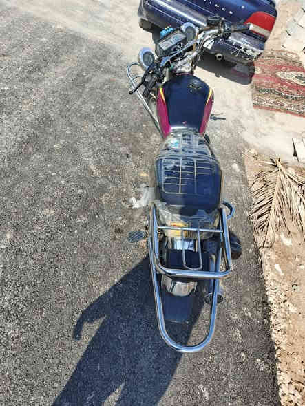 السلام عليكم دراجه ٢٢ جاهزه ما بيهه أي نقص  نقص ها صفاحيه و ال صينية موجوده 
 مراوس أو بيع  إلي حاب يتصل مكاني خالص***********
