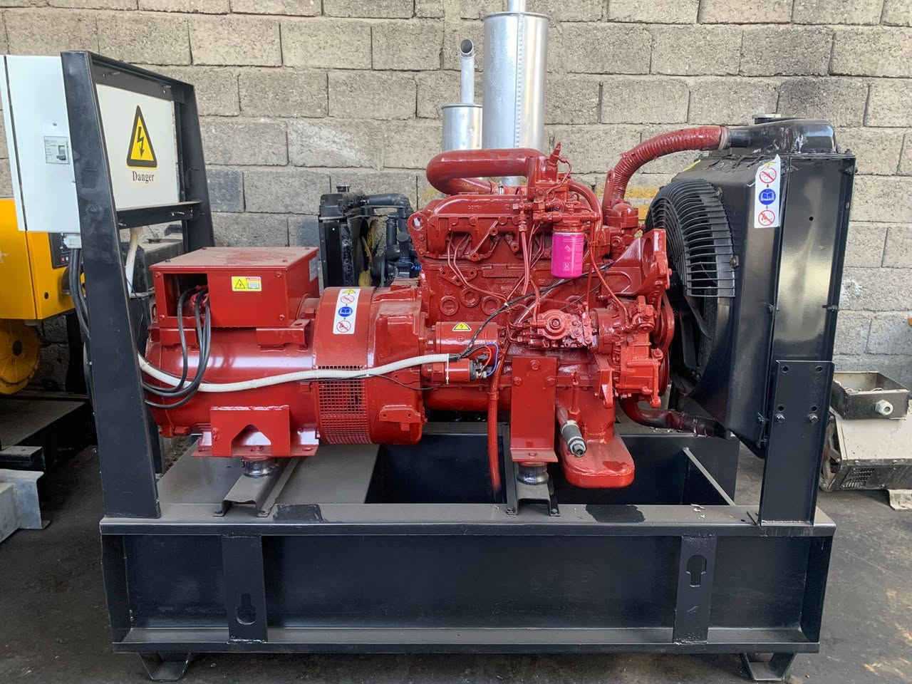 السلام وعليكم 
مجموعة مولدات للبيع
بيركنز ٣ بستم كاتم ٣٦ كيفي
بيركنز ٣ بستم سوبر ٦٥ كيفي 
فيات ٤ بستم سوبر ٥٠ كيفي
كمنز ٤ بستم سوبر ٥٠ كيفي
مكاني ميسان 
***********
