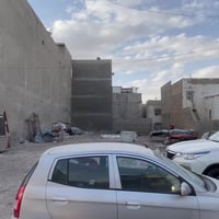 للبيع قطعة ارض شبه تجاريه تباع بالكامل او نصفين المساحه ٤٨٧،٥ الواجهه ...