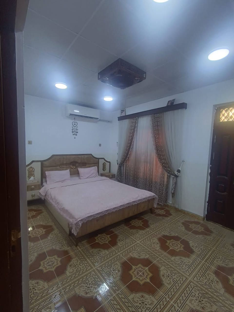 ✅دار للبيع طابو صرف 
عنوان كركوك حي الأسرى والمفقودين مقابل مول جبار 
قرب إعدادية الرواد 
مساحة 73.5 متر بناء 2014 فول كاشي 
 طابقين يحتوي على 3 غرف ومطبخ وصحيات2 ودرج داخلي و خارجي  وكراج سيارة  و مخزن 
للسعر 75 مليون وبيها مجال الطيبين 
 الاتصال *********** كركوك, العراق
