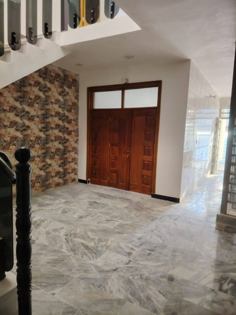 يتوفر بيت للبيع 🏠
الموقع الشعب شارع عدن📍
مساحة سند 106م الواجهة 5.5 النزال 20📄
⚫️مدخلين
⚫️خدمات خارجية للضيوف 
⚫️غرفة في الطابق الارضي
⚫️3 غرف في الطابق الثاني
⚫️تحتوي احدى الغرف على نظام السويت
⚫️توجد خدمات مستقلة في الطابق الثاني
⚫️عرض الشارع اكثر من 10 متر موقع مميز
⚫️بناء 2024 زيرو

للأستفسار ***********
