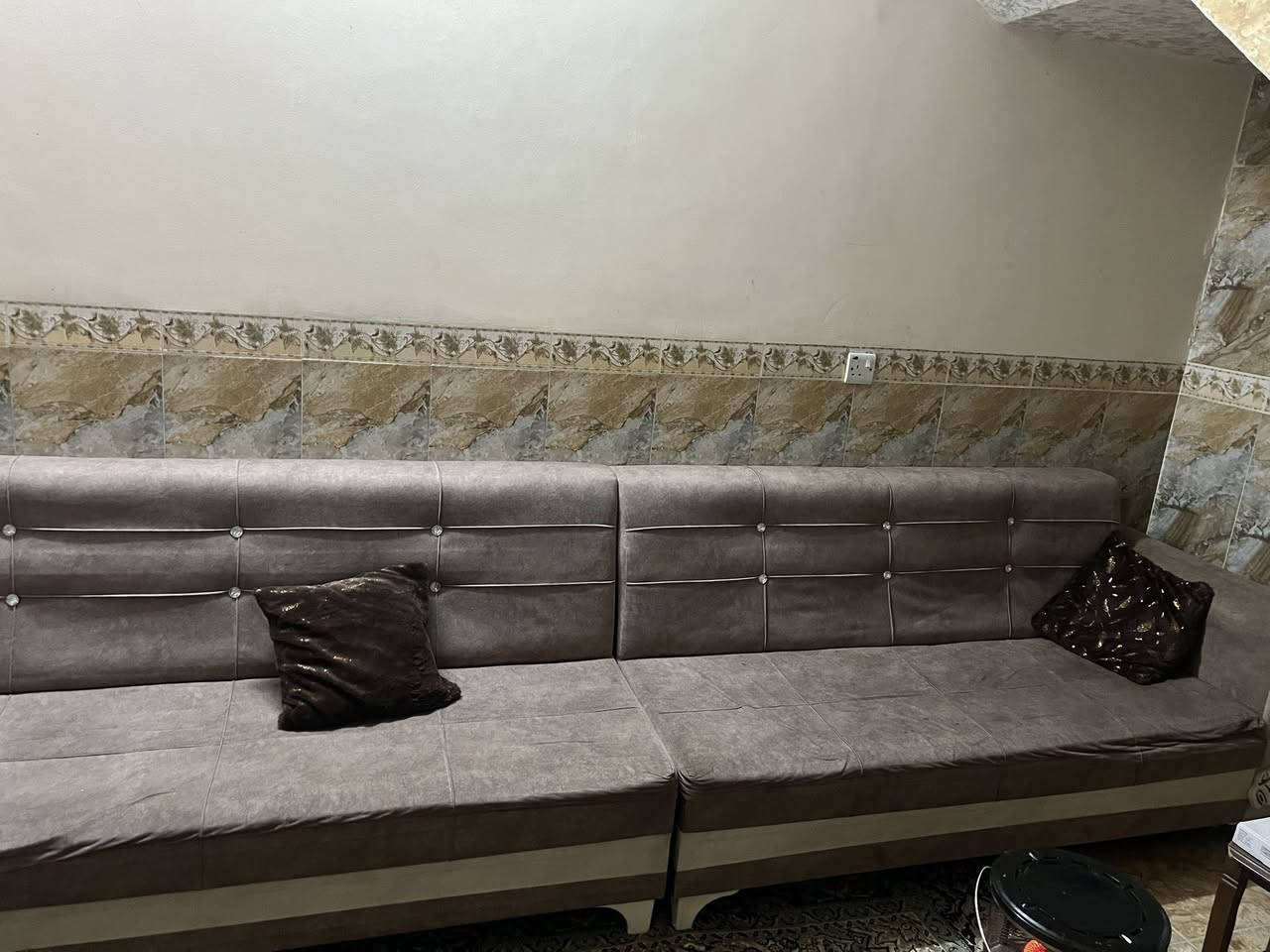 ديوان للبيع نضيف 13نفر الستفسار ***********
