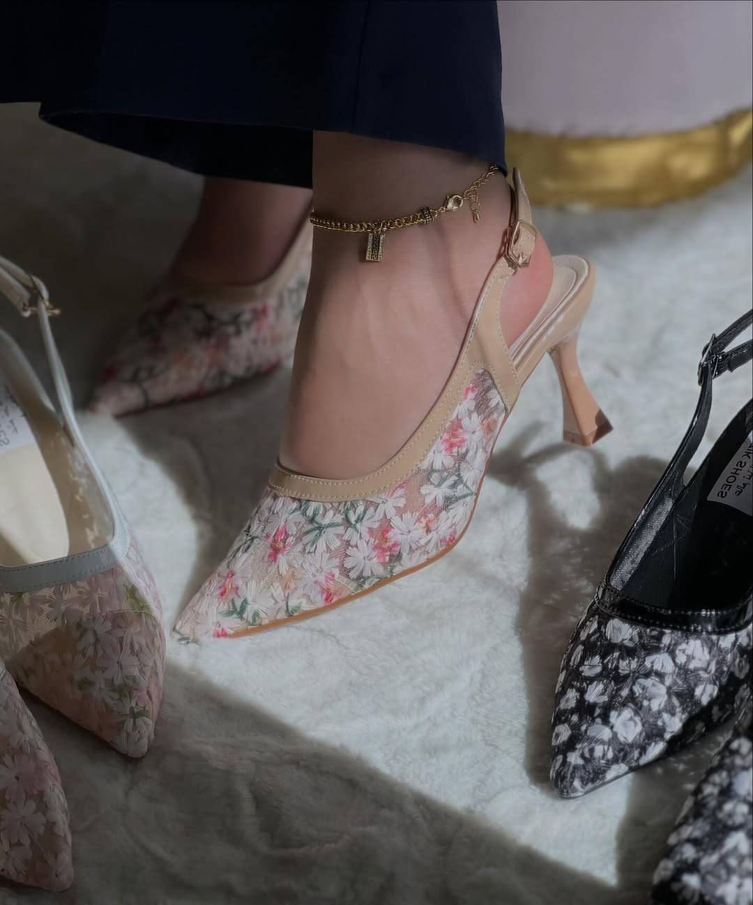 مع #شيك خلي خطواتج رقيقة وية هذا الكعب 🌸✨
خامة توول تطريز لطيف 🤏🏻
إرتفاع 5 سنتم بقاعدة مريحة 
قياس 37 - 41 

📍العنوان : المسيب -شارع البلدية -فرع جمانه 2 - مقابل شيخ العود 
يتوفر لدينا توصيل لجميع المحافظات 🚗 
#احذية_نسائية #حقائب_نسائية #فولو🙏🏻لايك❤️اكسبلور🙏🏻🌹💫 #مسيب_حصوة_الاسكندرية_المشروع_محاويل_النيل_جبلة_أبي_غرق


**إذا كنت صاحب هذا الإعلان وتريد حذفه لأي سبب، رجاءا أرسل رسالة إلى الدعم الفني**