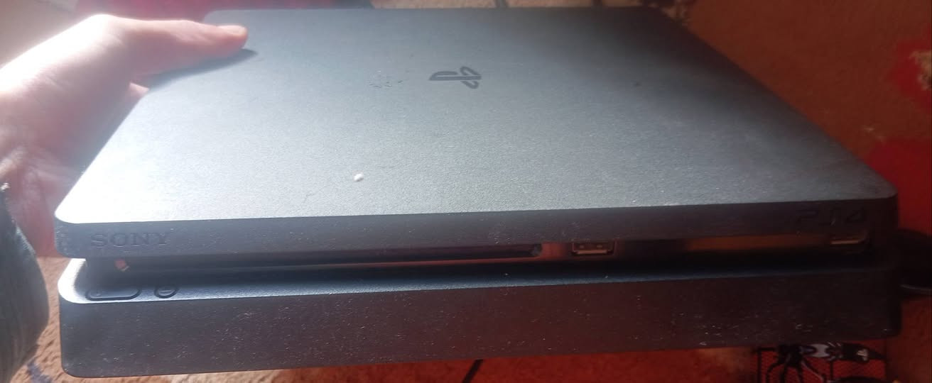 بلي 4 جديد استعمال قليل
***********
