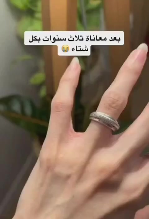 ✔️كريم اليدين يوسيرين  ✨✨
Eucerin UreaRepair PLUS 5% Urea 🇩🇪💯
هو كريم مرطب مصمم خصيصًا للأيدي الجافة والخشنة. يحتوي على 5% يوريا وسيراميد وعوامل ترطيب طبيعية أخرى لترطيب مكثف يدوم حتى 48 ساعة يساعد على تقوية الحاجز الطبيعي للبشرة، مما يجعلها أكثر مقاومة للجفاف.يمتاز بتركيبة سريعة الامتصاص وغير دهنية.مناسب لجميع أنواع البشرة الجافة، بما في ذلك البشرة الناضجة وتلك التي تعاني من حالات مثل الجفاف والصدفية والسكري

✅كريم مغذي طبيعي ذو ملمس غير دهني يحتوي على 5% يوريا + سيراميد + FNH
-تركيبة غنية باليوريا واللاكتات، 
🩵يرطب وينعم بشكل مكثف
💙يحبس الرطوبة ويمنع فقدانها
💙يهدئ التهيج والاحمرار والحكة لشعور فوري بالراحة
🩵مثالي للبشرة الجافة إلى الجافة جدًا والخشنة
💙مفحوصه من قبل اطباءالجلديه
🩵تركيبة خالية من العطور، خالية من الملونات
#الاصلي المنشأ الماني🇩🇪💯
السعر 10 الاف
🚘يوجد خدمة توصيل لجميع محافظات العراق ٤ الاف 🚘


**إذا كنت صاحب هذا الإعلان وتريد حذفه لأي سبب، رجاءا أرسل رسالة إلى الدعم الفني**