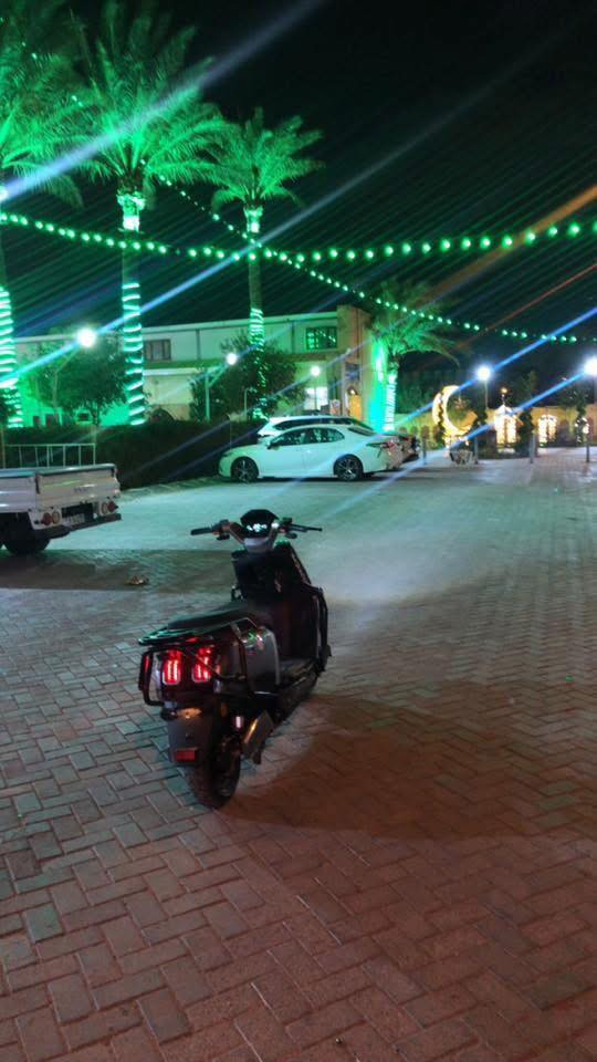 سلام عليك دراجه شحن نظيفه كلش اي نقص مابيها فقط الدرع مالها تعبان شويه ومشخط اي مشاكل ثانيه ماكو تايرات جديده بطاريات جديده دراجه صار شهرين من طالعه من المعرض كلش نضيفه 
موصفات دراجه 
لايت زنون عالي ناصي 
دبل سويج دبل بصمه 
مثبت سرعه 
نضام الرجوع اله الخلف 
وهواي بعد موصفات بيها 
رايدها ب885وبيها مجال شي قليل دراجه نضيفه كلش ومهتم بيها حيل عنوان  بغداد العامريه شارع المنظمه رقم جهازي *********** الشراي يتصل عليه
