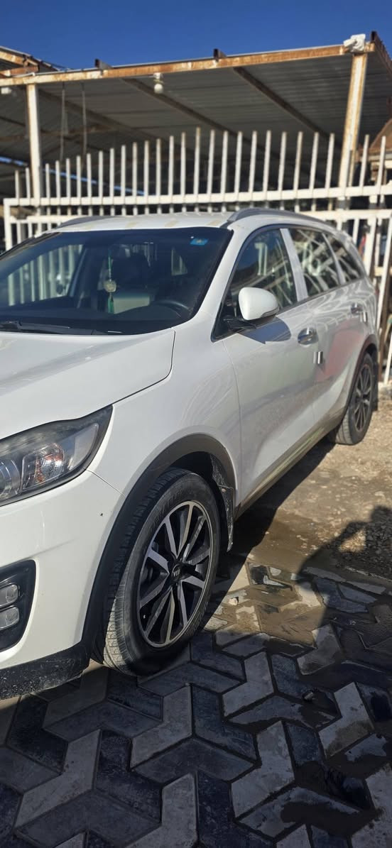 السلام عليكم
للبيع كيا سورنتو للبيع 
2018 خليجي 
رقم قادسيه الماني 
السياره كفاله عامه 
بسمي تحويل مباشر 
السعر 230
للستفسار ***********
