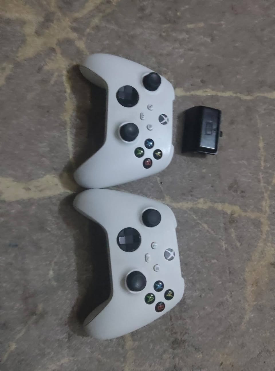 سلام عليكم سيريس اس للبيع او مراوس ب ايفون  واحد  الابلي ذاكرته تيرا 1 تيرا الابلي نضيف ستعمال قليل الجهاز ويا جوستك اضافيه يعني 2 جوستك و بطاريه هم اضافيه الجهاز بي كيم بأس شهر واحد الجهاز ما بي كارتون ضايعه سعر الجهاز 450  وبي مجال قليل مكاني البصره الفيحاء عبر جسر خالد وهاذ رقمي للتواصل ***********
