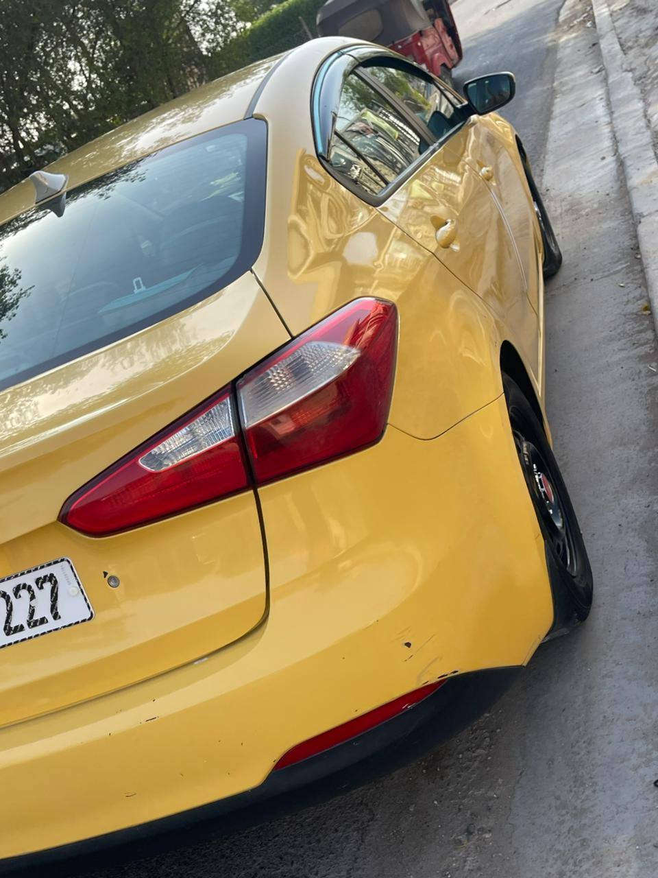 السلام عليكم فورتي 2015 حادث بنيد بدون دواخل او بلعراق باب خلفي فقط السعر 109
***********
