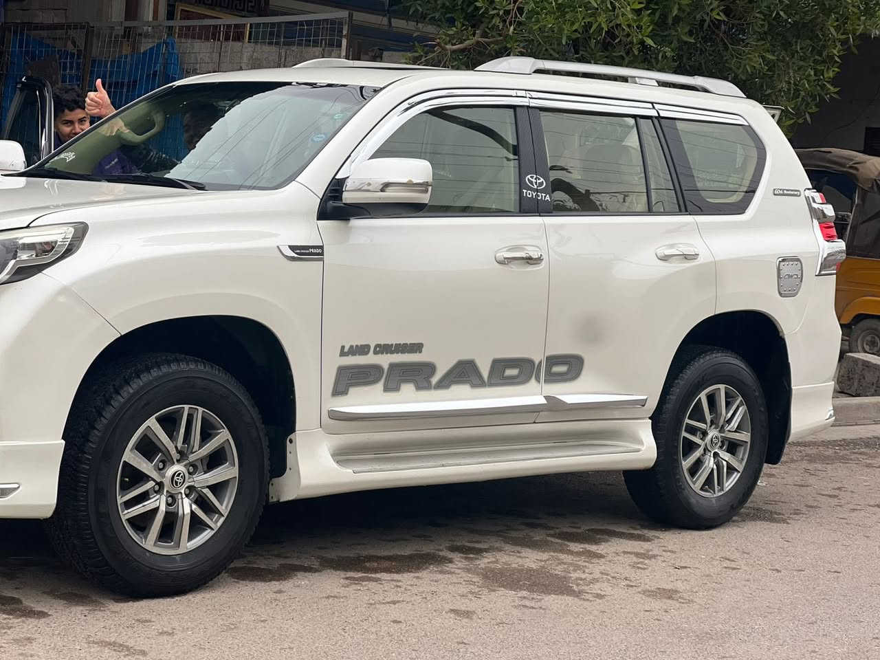 سلام عليكم برادو 2016  رقم  سليمانيه بسمي  شركه ساز  ماشيه 89 فول تشغيل عن بعد  فتحه تبريد 3 قطع ثلاجه تجوه زراكات  لايت مرايات شفط  كشنات كهربيات المامي   تيرات ياباني  باتري جديد سيارة جديدة مال بيت ستخدام قليل جدا  بيها بارد فقط بل جملغ خلفي مشر بل صورةمابين وطخه بل سبير  فقط  مكان بغداد جديدة سعر 350 بيها مجال  شي بصيط  فدو اقرة منشور قبل لاتخابر***********
