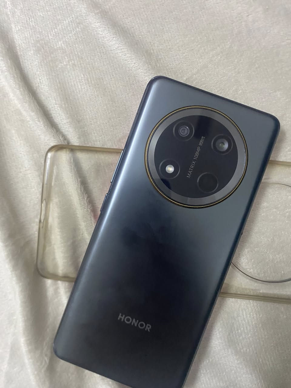 هونر اكس ٩ سي 

ذاكرته ٢٥٦ عشوائي ١٢ 

نظيف بدوووون غراض فقط جهاز 

مكاني بغداد البياع 

سعره ٢٤٠ ألف 

للاستفسار اتصل ***********
