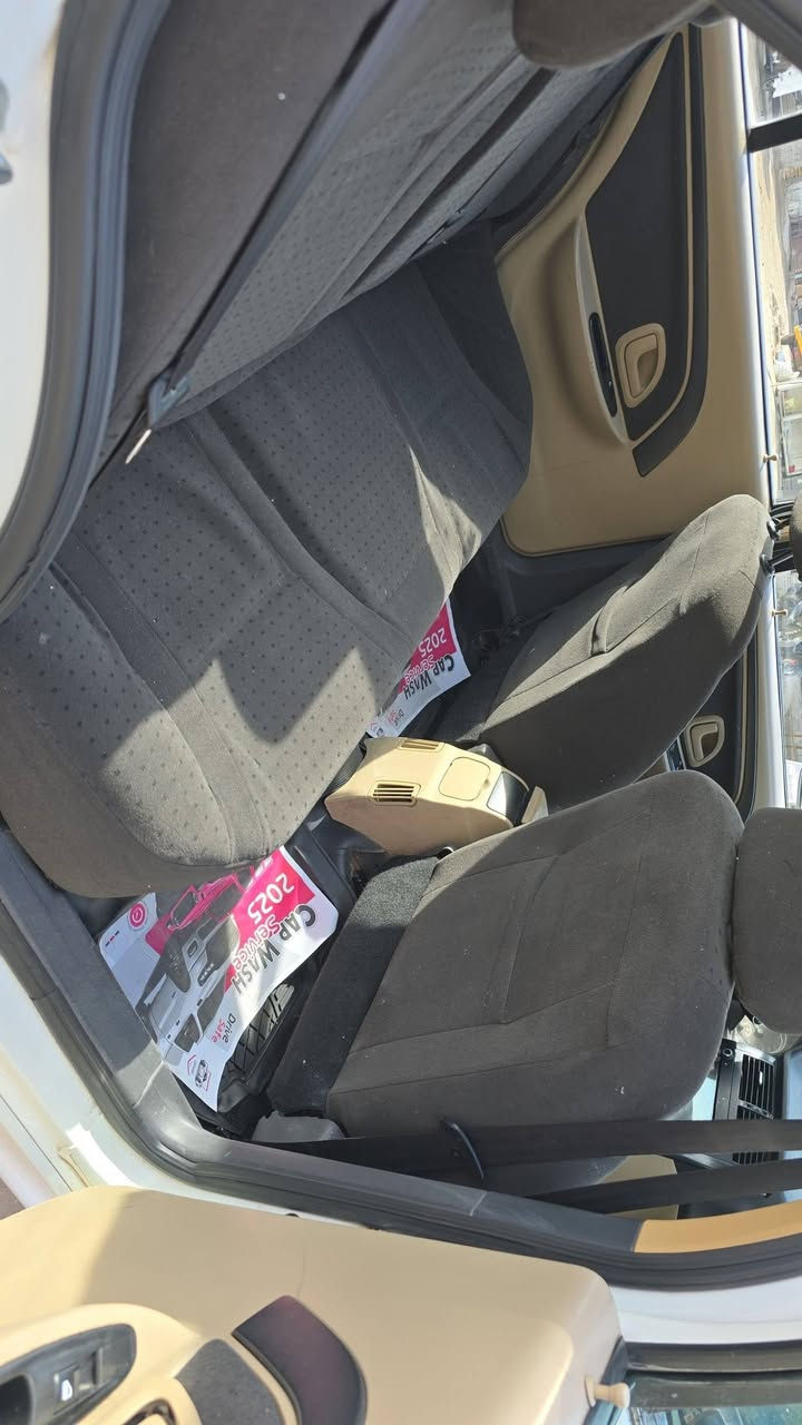 السلام عليكم بيجو بارص موديل ٢٣ بغداد انكليزي بااسمي هزة جديدة ماشية ١٠٠٠٠٠ محرك كير مكفول بيها طختين مبينات معدلة بارد بدون صبغ وجاملغ الامامي مبدل صفحة العبري السيارة كاملة اي نقص مابيها تخم تاير جديد هستوني شادة العنوان بغداد الحرية شراي اتصل *********** بيه واتساب
