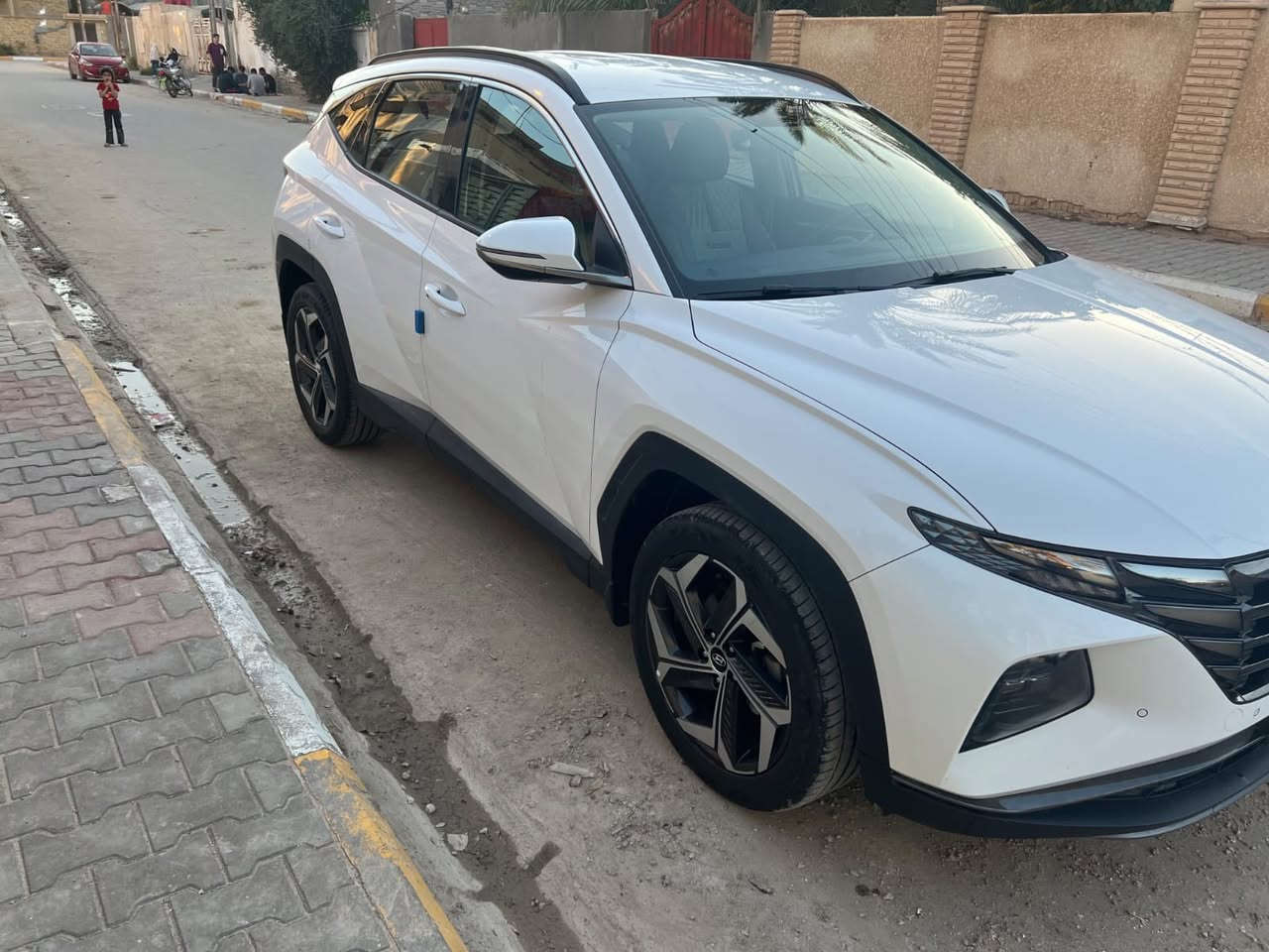 سلام عليكم شاب من رخصت مدير الكروب المحترم سياره توسان البيع فقط موديل 2022ماشيه 59الف مكفوله من صبغ بس شوي بارد موصفات السياره حساس الامامي خلفي رقم شمالي السفسار رقم صاحب السياره ***********
