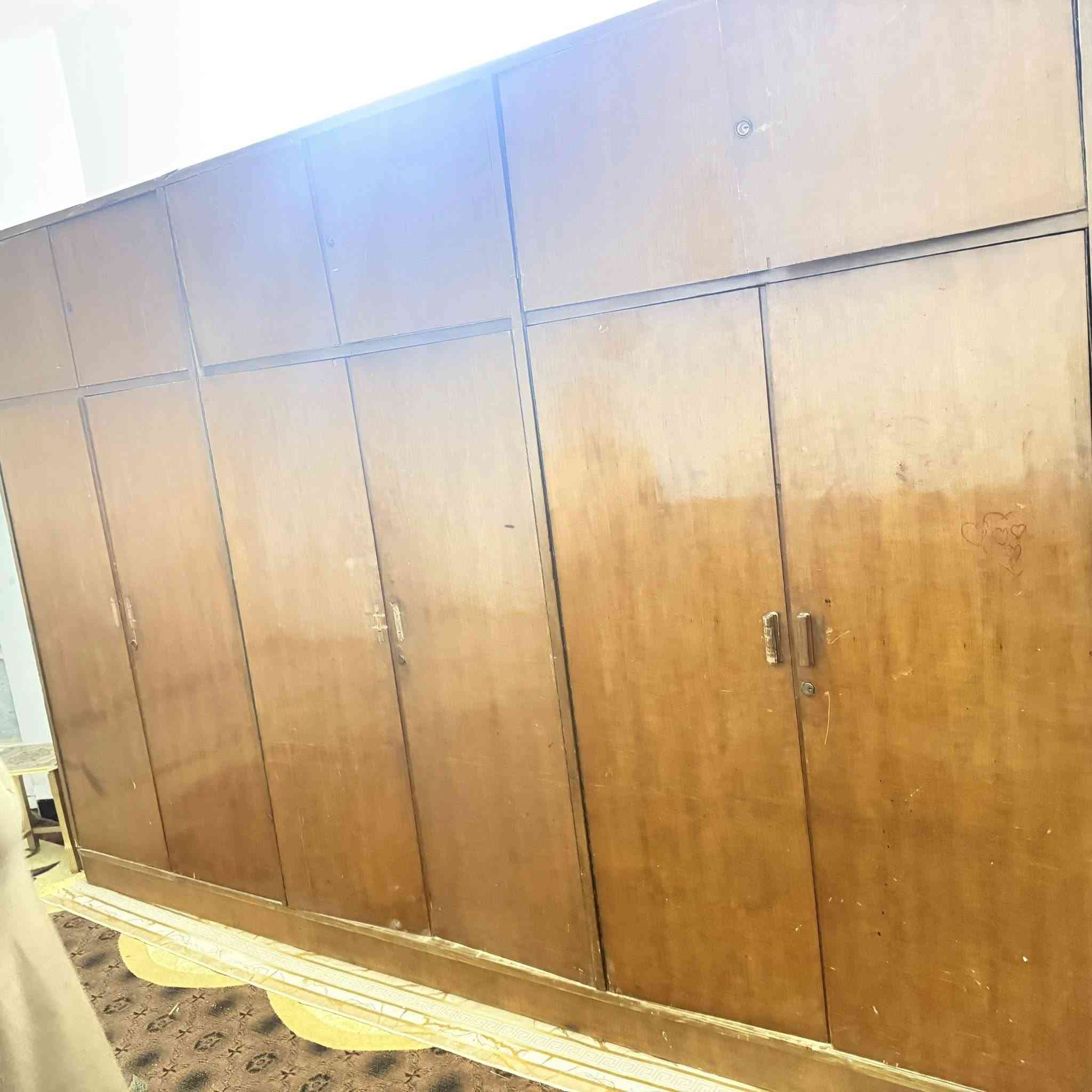 سلام عليكم غرفه كامله باب اول. خشب ثقيل. مكانه حله سعر 225 وبيها مجال ***********
