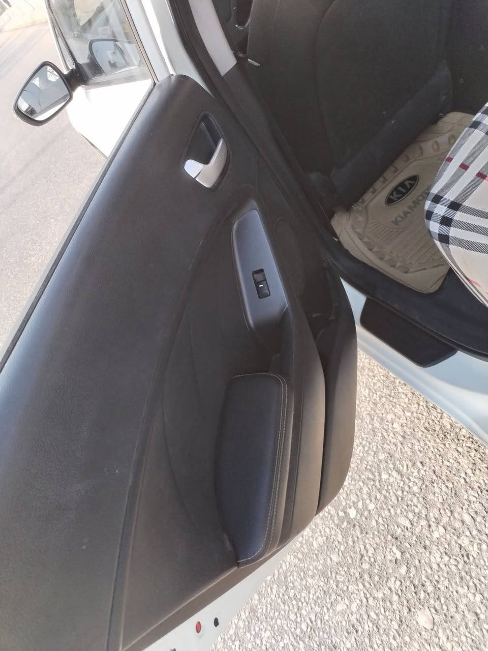 للبيع كيا سيراتو 2014 خليجي ماشيه 110 كم أربيل بسم شركة تريد وكاله تريد مداور السيارة كفاله عدا باب خلفي صبغ اثر شخط والباقي كفاله عامه السعر 129 للأتصال ***********
