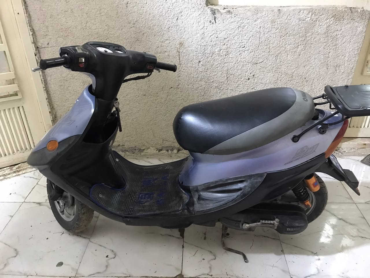 سلام عليكم دراجة BG(بيجي)للبيع الدراجة مجفته مرة وحده كاملة مكملة كلشي شغال بيهه نقصه بس التريشة اليمنى (الصفاحية) وبيهه وصل شراء السعر (400)راسلني او رقمي ***********
