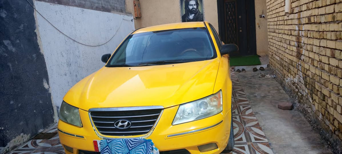 سلام عليكم للبيع سياره سونتا خليجي مديل ٩ رقم واسط بيها جاملغ امامي تبديل مكينه ٢٤٠٠ سياره حلوه خير من الله عوزها تايرات وصونده مال تبريد فقط  حداديه ورا كدام نفض سعرها ٧٧ وبيها مجال لاستفسار ***********
مكاني كوت مركز مدينه
