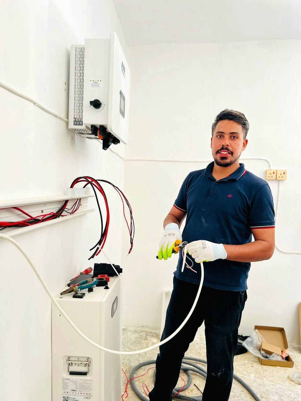 الحمدلله على توفيقه
حسام جبار النائلي 
مركز تكنولوجيا النور للطاقة الشمسية
Karini Solar Company
Wallaa Megarevo
***********
