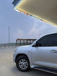 لاندكروز ستينية 2011  ماشية 209 كيلو GXR.i  بصمة   كامرة خلفية   تحكم ...