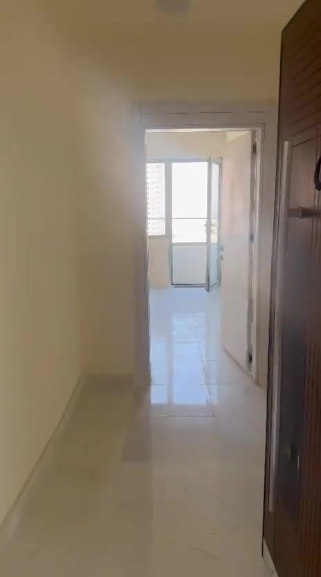 شقه للبيع في مجمع المحبه السكني ١٢٥ متر طابق اخير . ثلاث غرف نوم + صاله + مطبخ + حمام عدد ٢.الشقه زيرو وغير مسكونه ابدا.السعر مناسب.للاستفسار مع صاحب الملك ***********

