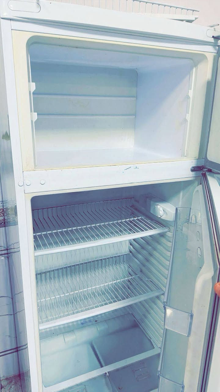 ثلاجه للبيع نضافه فول
سعر خاص ***********
