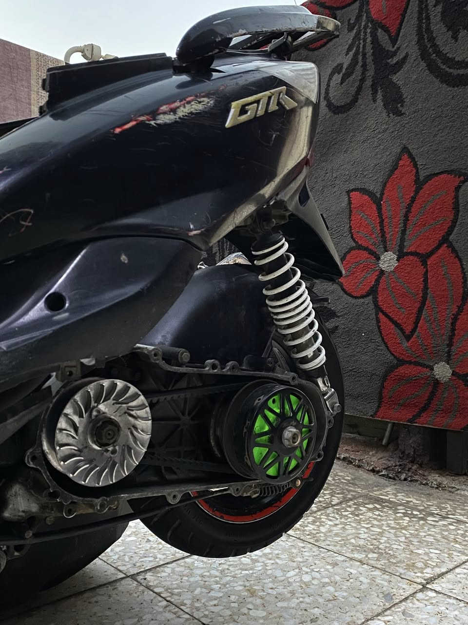 السلام عليكم للبيع دراجه سكنس ثعلب مكينه سكنس بيها دراجه بيها مكينه 63 كور مسح فايف وان كابريتر قفاز اصليه كلجات رياضيه صالنصه صجميه سلف ترجية بكل وقت ربع نكره مكينه هاون وبطله دراجه شلعه ومعدل وجعره دراجه ممعروف معدلها مفتوح قويه كلش  السعر 550رحمه على والديكم للبعض الميعرف بيهن ليتصل ولايراسل دراجه بايعها بفلوس الغراض البيها الله شاهد خواتها بذاك سعر وبالعافيه عل ياخذها مال موسم 🔥❤️مكاني بغداد الدوره شارع 60رقمي ***********
