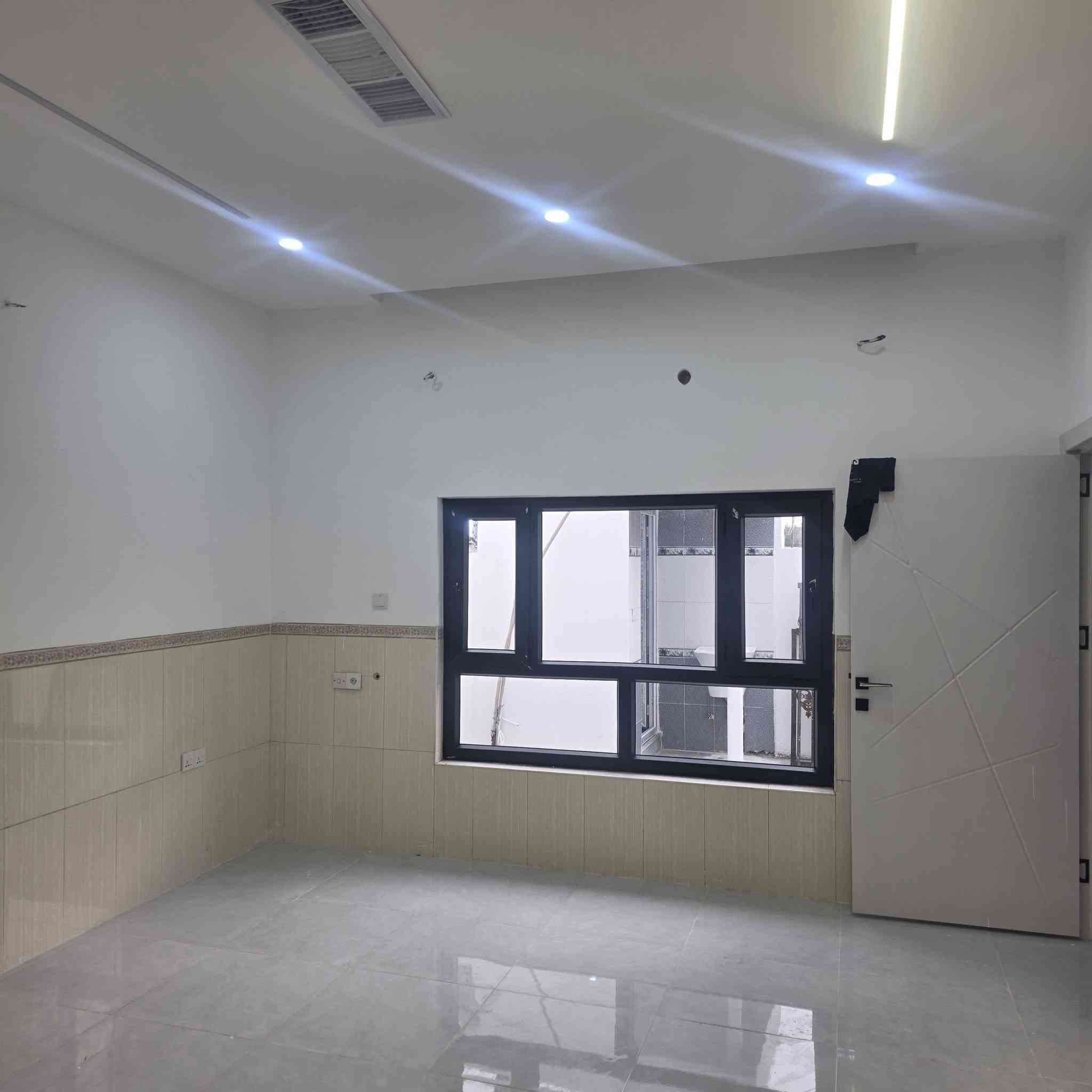 داران مساحة كل دار 100متر طابو ملك صرف طابقين فول كاشي سيراميك  فول مواصفات نظام تبريد مركزي سقف مغربي 
واجهة ديكور تركي 
سعر الدار :120 مليون وبي مجال طابو صرف باسم شخص واحد 
العنوان كركوك حي العسكري مقابل دائرة كاتب العدل 
للاتصال والاستفسار الاتصال على الرقم التالي او مراجعة مكتب النور. الكبير للعقارات والمقاولات ***********
