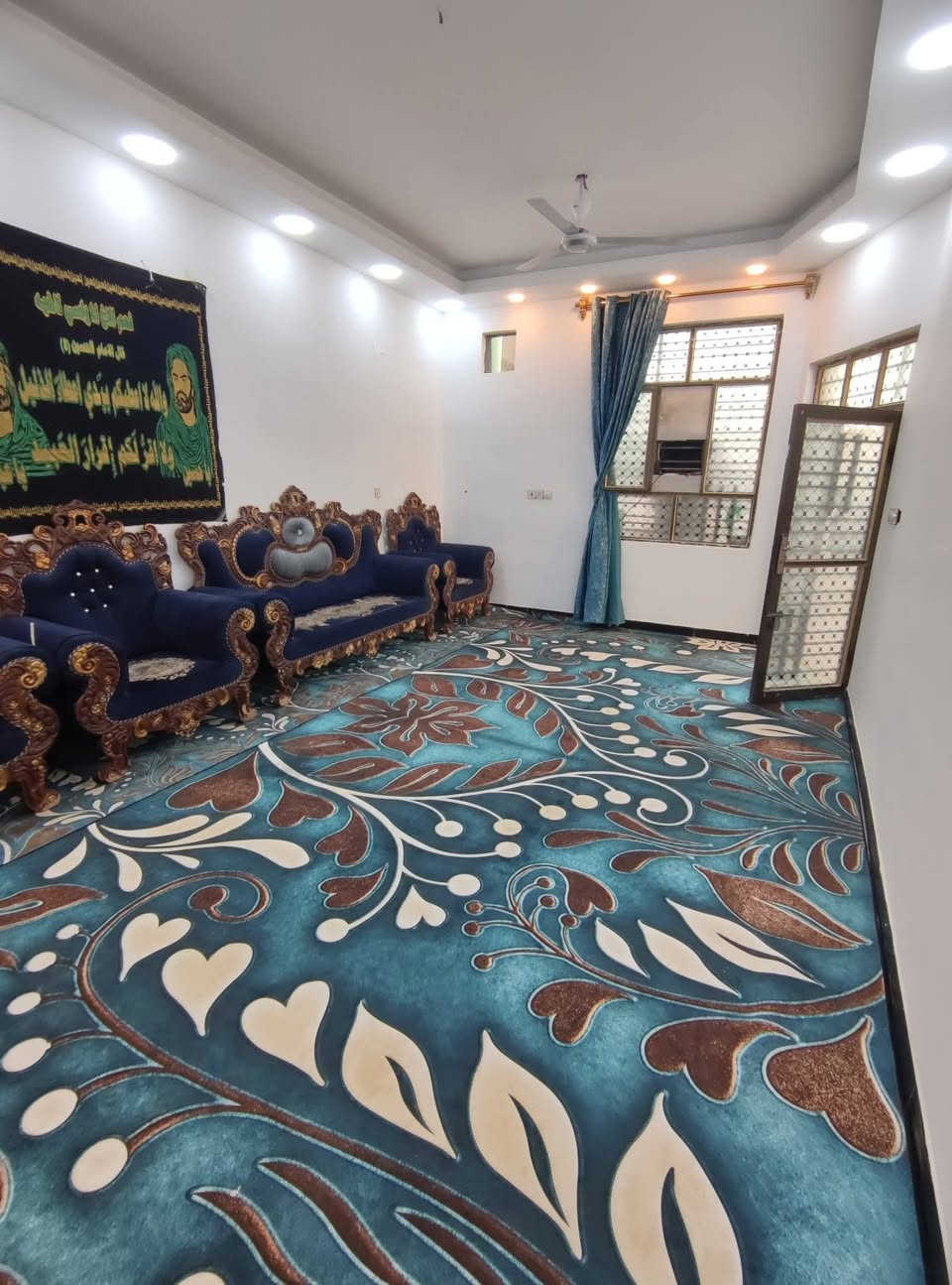 بيت للبيع 200 متر + عرصه مقابيله 150 متر مربعه طابو زراعي مكانه كوفة علوة الفحل قرب جسر الامام علي (ع) شارع القاعة الشارع عرضه 10 متر تبليط لباب البيت واناره بالشارع  . الجيرام ذهب . البيت تفاصيه 3 غرف نوم وصاله وستقبال ومطبق وصحيات داخليه وخارجيه ومخزن كبير وطارمه كبيرة السعر الكلي مع العرصه 125 مليون مع المجال للشراي ***********
