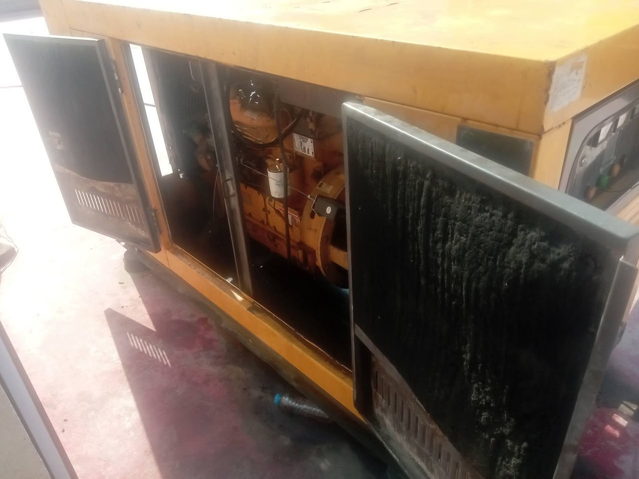السلام عليكم
مولدة (30KVA)

المواصفات...
مولدة بيركنز صيني مستعملة راس التوليد بلادي 30KVA أربعة سلندر مع برودكاست نوع(710) تشغيل واطفاء تلقائي تاخذ على الفحص.

السعر ....

20 ورقة وبيها مجال 

الرقم.....

***********

ابو عبدالله
