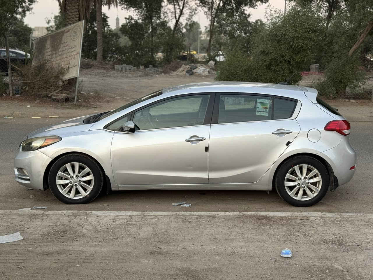 كيا فورتي 2015 وارد امريكي
مكفوله من الصبغ 
مواصفاتها 
كامره خلفيه
حساسات خلفيه
تحكمات ستيرن جهتين 
مري شفط 
واشاير بالمري
محرك 2000
ويل كب 
تخم تاير جديد
نظام اي بي اس 
نظام ايكو اقتصادي بانزين
السياره جديده
السياره رقم بغداد وباسمي 
السعر 106
للاستفسار ***********
