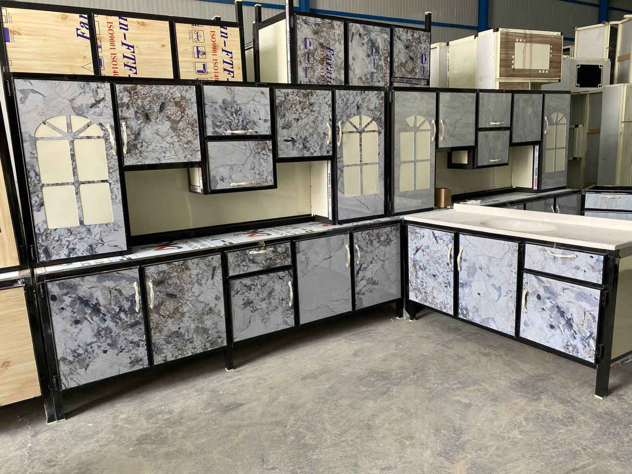 للبيع 
مترين ونص مع سنك 
يتوفر توصيل محافظات


**إذا كنت صاحب هذا الإعلان وتريد حذفه لأي سبب، رجاءا أرسل رسالة إلى الدعم الفني**