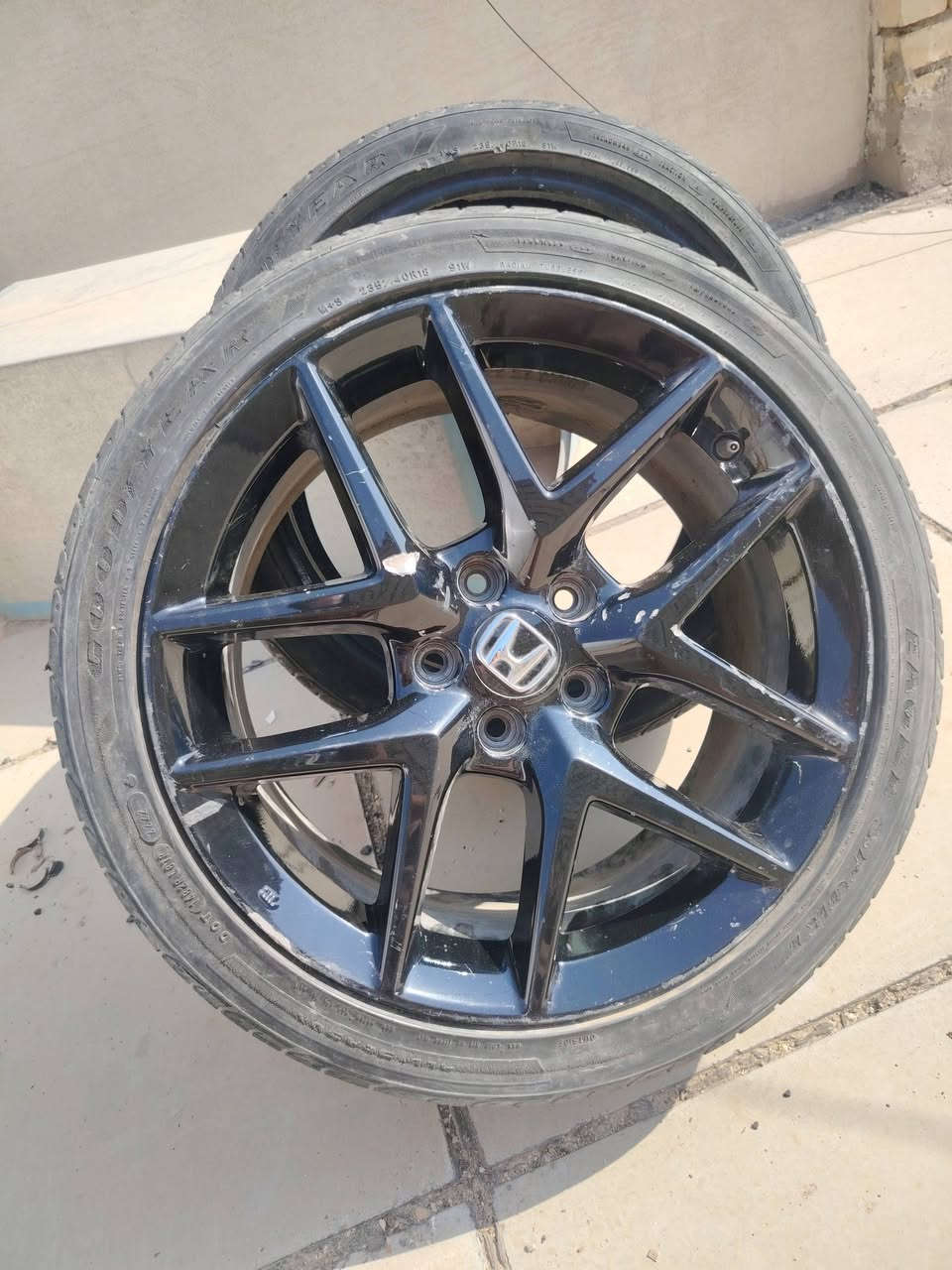 السلام عليكم
ويل و تايرين للبيع الويل مصلح حجم ١٨ مال سيفيك
***********
