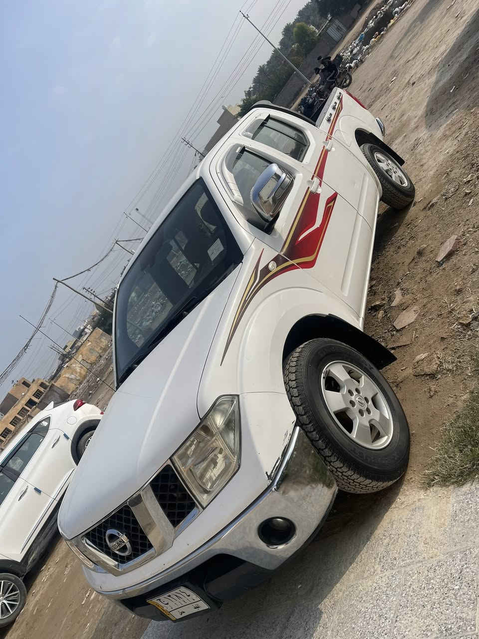 نيفارا  2013  مكفوله باسمي سيارة جديدة وجاهزة السعر 120 مكان النجف 
 موبايل ***********
