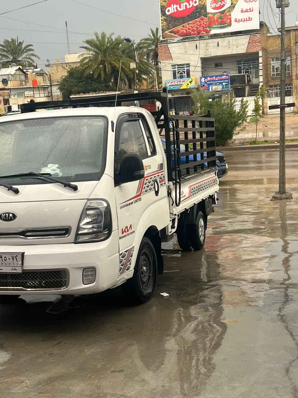 كيا حمل موديل 22رقم بغداد للبيع أو مراوس موديل اقل كفالة عامة فقط الباب بيه بارد شويه. بسعر 140بيه مجال بسيط للشراي 
شعدك سيارة قل موديل نزله للمراوس ب التعليقات رقم الهاتف *********** انور بغداد
