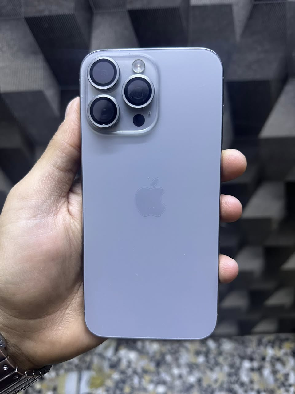 15 برو ماكس 
ذاكرة 256
نظافه 100‎%‎
شرق اوسط ماستر 
بطاريه 83
سعر مليون و25 وبي مجال 
جهاز مداخل تصليح 
ع ايدي كلش نظيف 
بغداد 
***********
