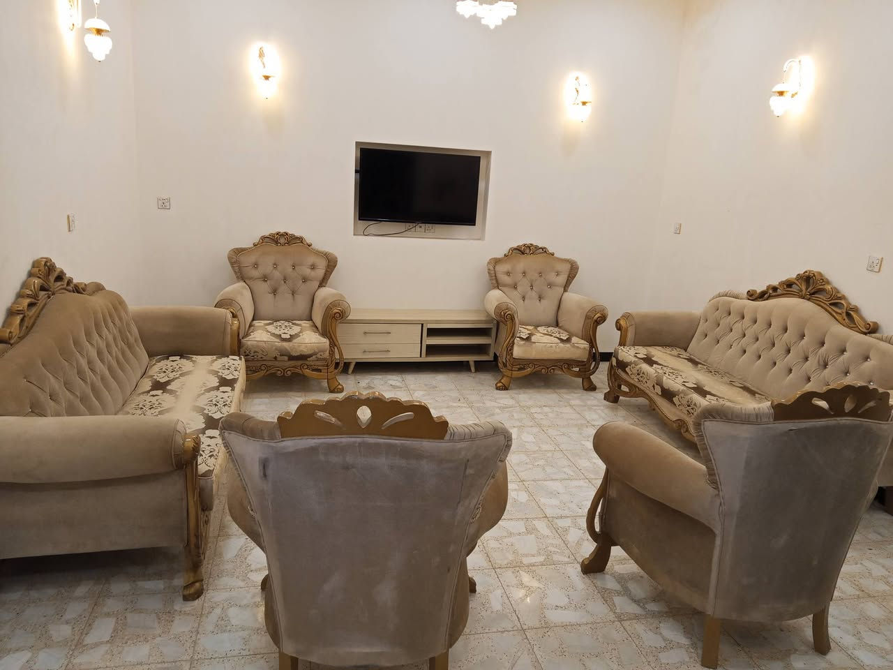 تخم تركي للبيع 10 مقعد النظافه 100 المكان بغداد التواصل على هذا الرقم واتساب اتصال     ***********
