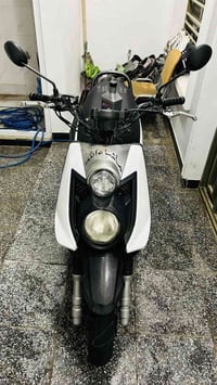 يا الله السلام عليكم   دراجة سكنس جبلي موديل 2015 لون ابيض محرك 150 سي...