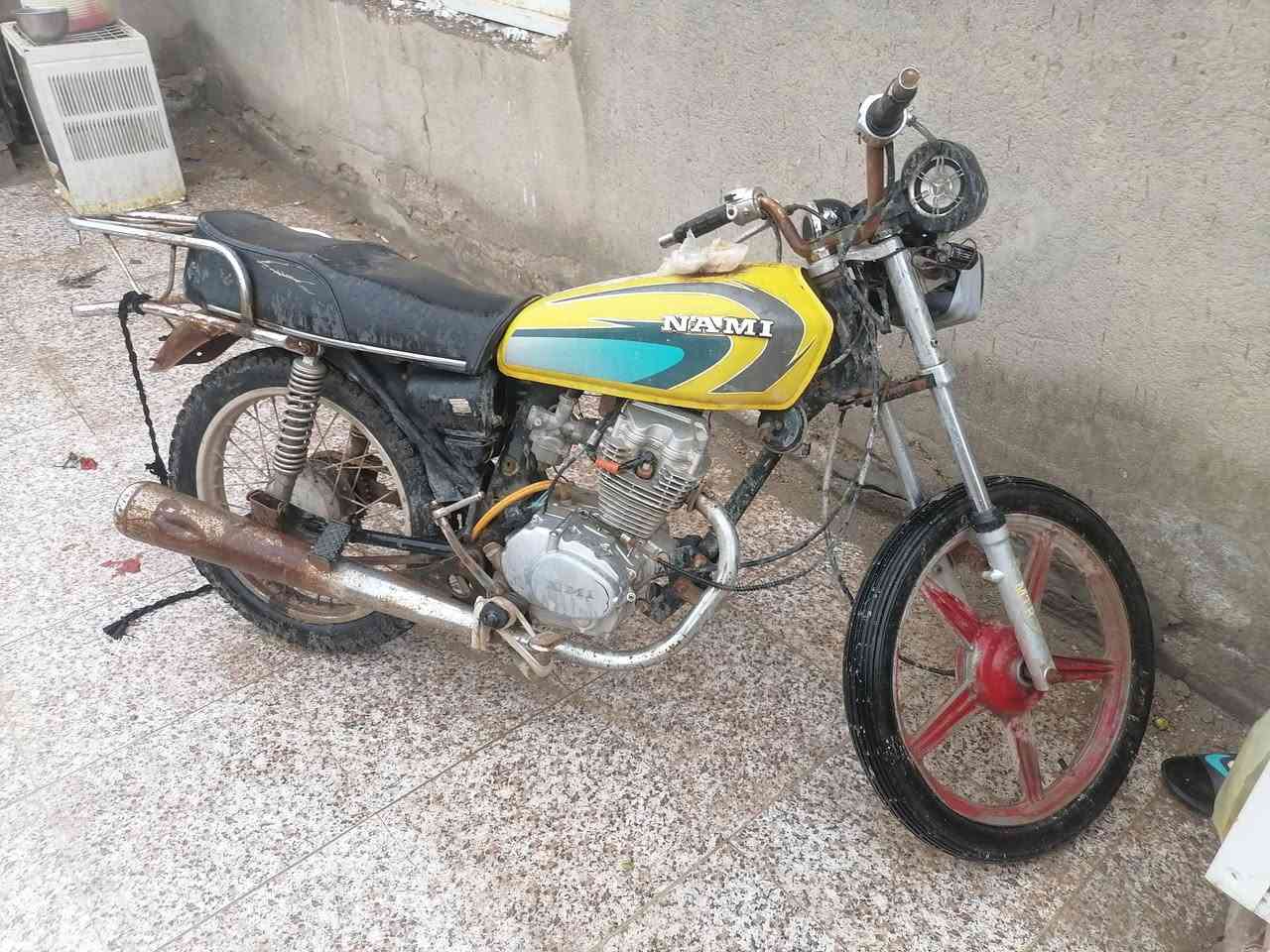 سلام عليكم دراجه نامه كلك  للبيع شرط كل نقص مابيه محرك نضيف مكاني قضاء الخضر او مراوس بدراجه تايكر او جونده الخاص مفتوح رقمي الثاني *********** بيه واتساب مراوس
