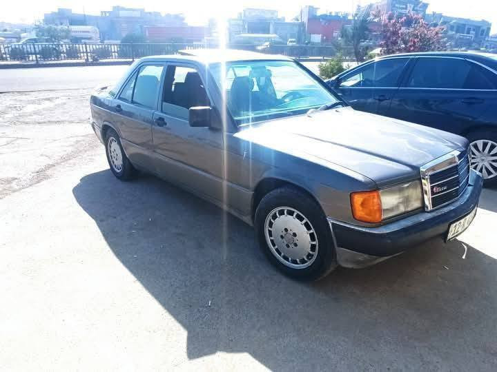 السلام عليكم
مارسيدس للبيع 
موديل 1990
حجم 190
كير شرط توماتيك 
سياره حلوه ما تصرف عليها طخمها جديد 
بدون ضرر وبدون صبغ كير محرك شرط 
رقمها جديد وباسمي غرامات صفر 
السعر 46 وبيها مجال بسيط 
اتصل على هذا الرقم وتدلل ***********
