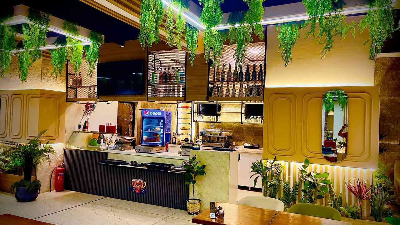 كالعادة بعد الوعود الجميلة
🔹 أولاً: مطعم سياحي متكامل للبيع
 • مطعم وسناكات ودايت
 • قسم بارستا متكامل
 • قسم أراكيل
 • معدات كاملة وجاهز للعمل فوراً
 •المطعم يحتاج اعلانات ومشاهير لان ممعروف 

📍 الموقع: الدورة – جمعية خير الله مقابل المستوصف الصحي، البناية المقابلة، الطابق الثاني
💰 السعر: 4 شدّات ونص (قابل للتفاوض)

⸻

🔹 ثانياً: قاعة ألعاب أطفال للبيع
 • قاعة ألعاب متكاملة
 • شغّالة وخيرها من الله
 • مناسبة للاستثمار العائلي

💰 السعر: 3 شدّات ونص (قابل للتفاوض)

⸻

📌 إمكانية البيع منفصل أو معاً
📞 للاستفسار الجدي فقط – خاص / واتساب ***********
