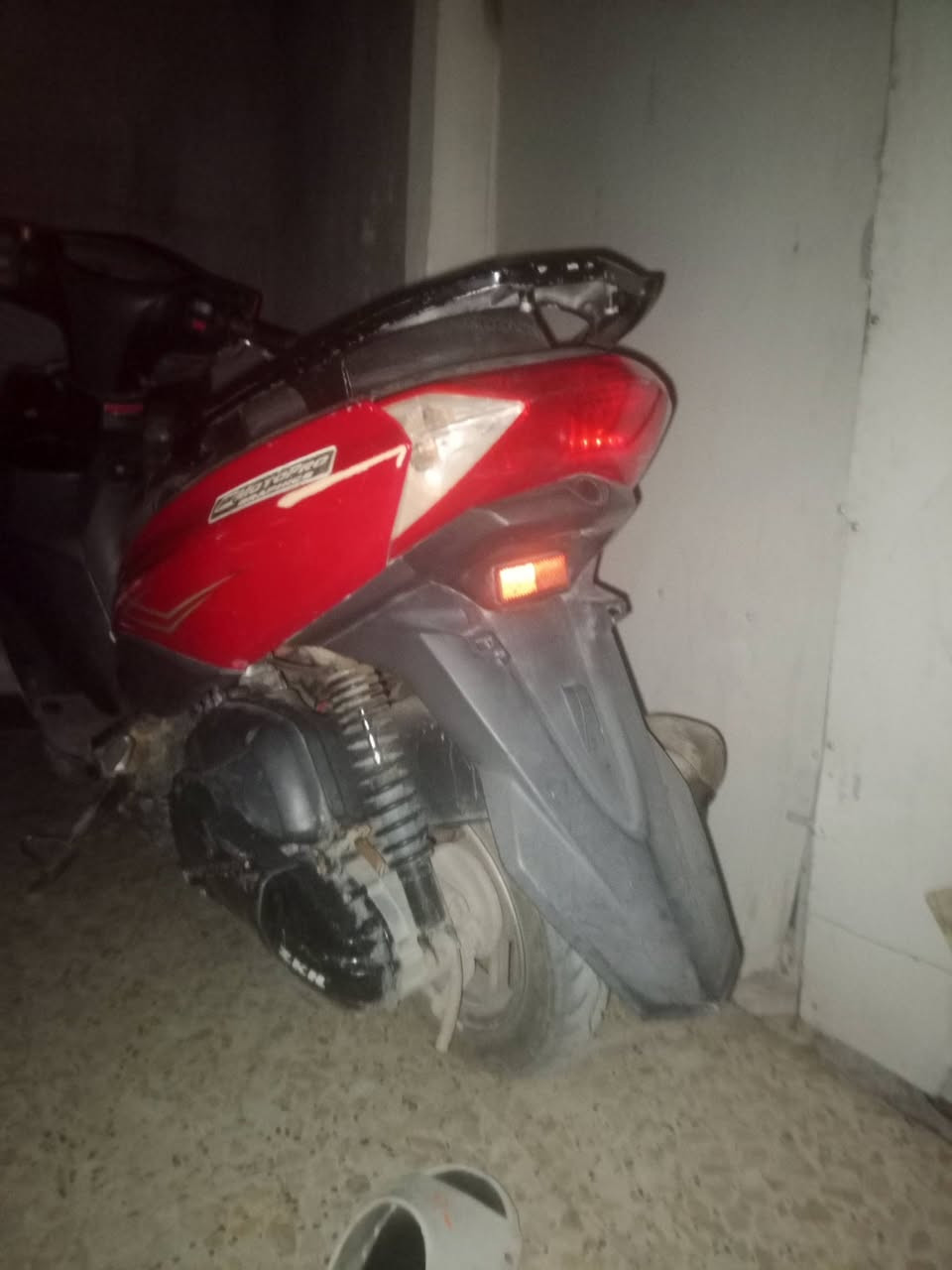 سلام عليكم دراجه سكنس للمراوس فقط بشحن الدراجه بيه  تبخير قليل موهواي وقبغ مال ماصده وكهربائيات شلع شغاله لايت زنون عالي ناصي هورن شغال بس الكتف مال سلف طسه متحس بيه هندر واحد شرط بيدك الدراجه تشتغل شلعه ومعدل سواداته تخبل بيع ما ابيع مراوس فقط بشحن


**إذا كنت صاحب هذا الإعلان وتريد حذفه لأي سبب، رجاءا أرسل رسالة إلى الدعم الفني**