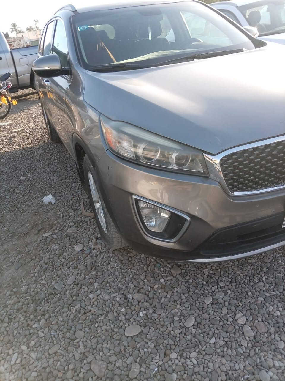 السلام عليكم سورنتو2016رقم بغداد بسمي تحويل ثاني يوم السياره مابيها ضربه بس صبغ اقل الاحزام 2400مكينه سبعه راكب قطعتين تبريد السعر من الاخير 150مكانها بغداد الراشديه ***********
