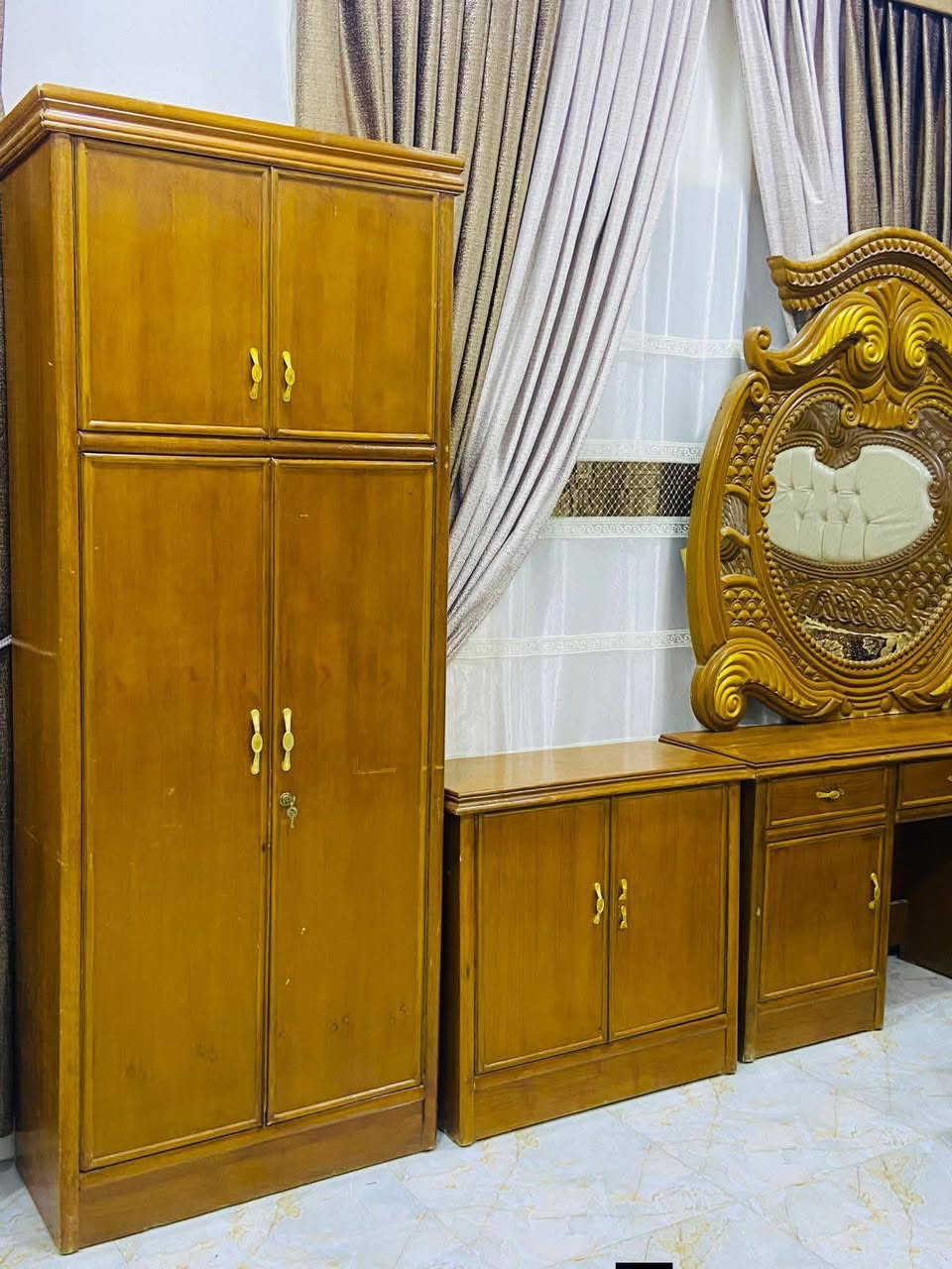 للبيع غرفة نوم توج خشب صاج عراقي نضيفه فول مستخدم سعرها 900 عنوان الرمانه البعبيد
وياها دوشك ونقل وشد مجاني مشدوده بالغرفه 
‏‪***********‬‏/
