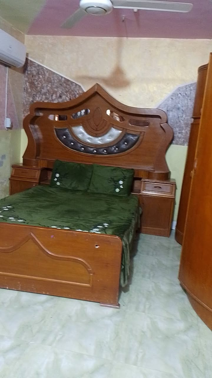 بيت للبيع المساحه 208طابو زراعي سند 25يحتوي على👈👈غرفتين نوم وكلدور وصاله ومطبخ وصحيات خارجيه وداخليه وكراج سياره وحديقه العنوان شارع 80مال كربلاء قرب القبه الذهبيه للاستفسار اكثر الاتصال على الرقم التالي ***********
