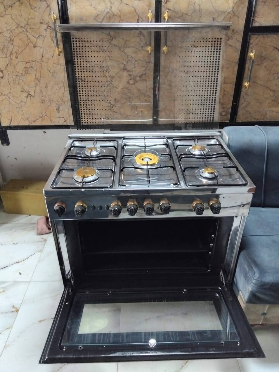 السلام عليكم 
وجيه طباخات مصري نظاف على فحص نوعيات فريش يونيون رويال يونفيسل تكنو خمس مشاعل فرن فوك على فحص سعر من ٢٢٥الى ٢٧٥ مكان بعقوبه شارع تحرير بهرز مجاور قاعات بيانو مقابيل مستشفى الحياه استفسار ***********
