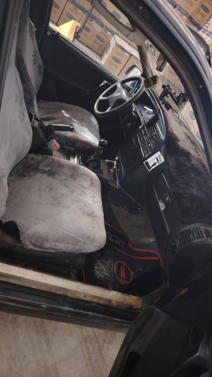 سياره اوميجا موديل 91 سياره بدون ضرر  فقط سنويه ل 28 دفتر بنزين جير محرك بالشرط شرط التحويل السعر 33 وبيها مجال للشرايه المكان كركوك ***********
