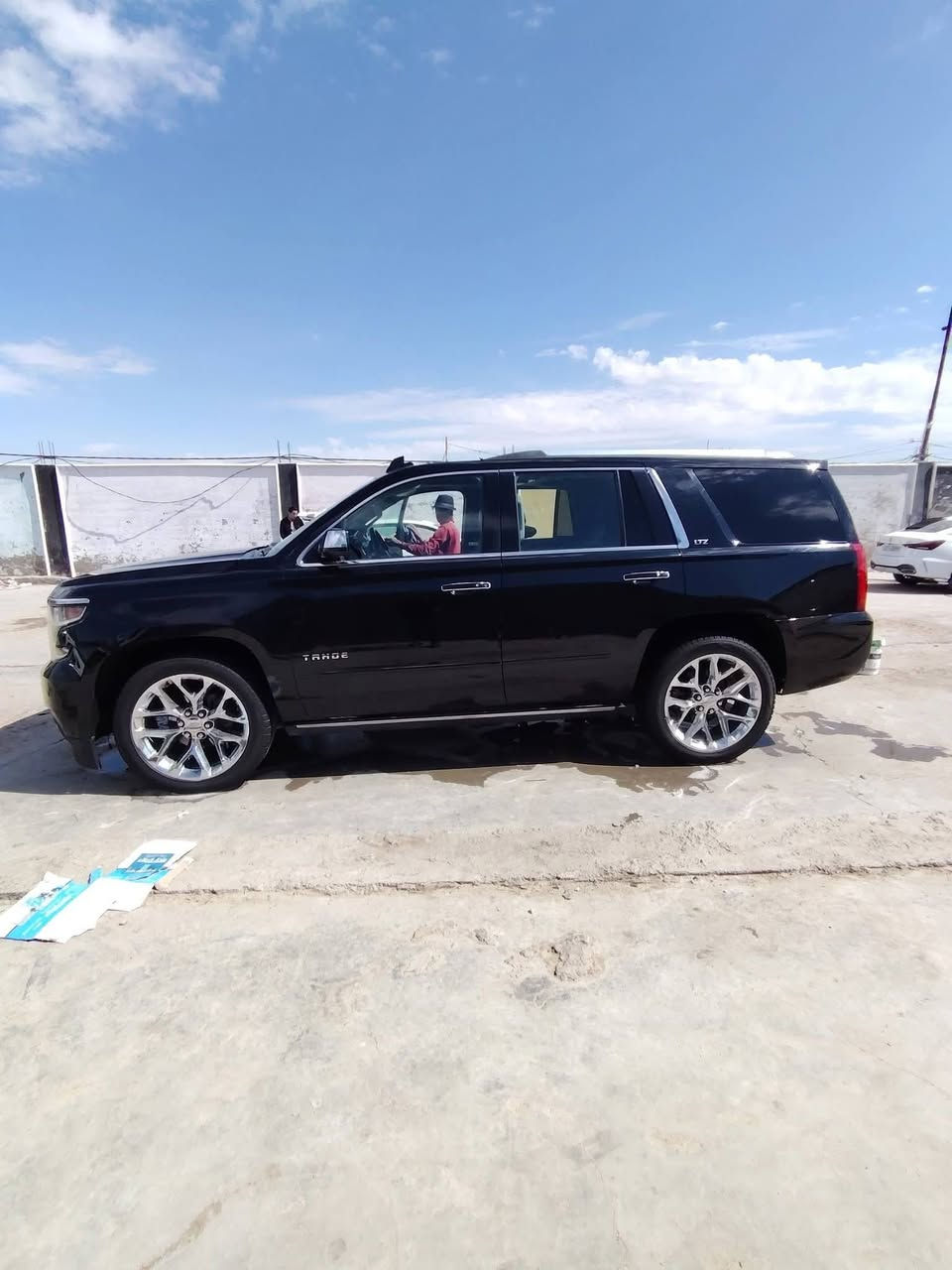 السلام عليكم السيارة تتسجل بالقرار الجديد
تاهو ادوات 2017 برايمر سونار مرفق مع المنشور بدون كص
مواصفات البرايمر معروفه 
داتو شو .عداد إلكتروني دجتال . فتحه . بصمه . كشنات تتفئه تبريد . DVD .رادارات. حساس امامي خلفي . ستيرن كهربائي+تدفئة . كشن خزن . صندوق كهرباء .كار بلي . دوسات شفط. مري شفط. وباقي المواصفات المعروفه مال البرايمر اعلى فئه السعر 200 شدتين

مكان السياره ديوانيه عفك 
للاستفسار الاتصال ع الرقم***********
