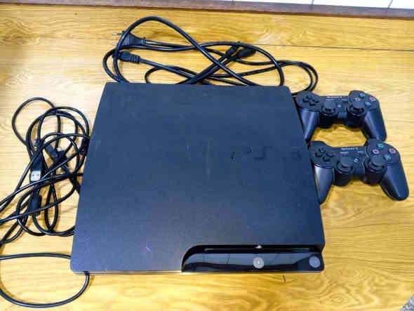 #للبيع بلي 3 كامل ونظيف مع يدتين بس تربطه وتلعب وبي كامل الالعاب كراند GTA5 وكرة قدم فيفا وبيس وسيارات وغيرها الكثير السعر 130 الف (مناسب)
للتواصل على الرقم واتساب او اسيا ***********
