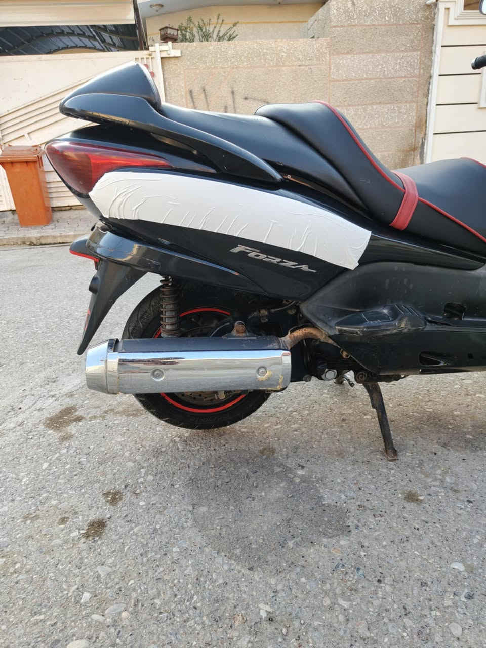 السلام عليكم 
دراجه فورزه 08 لون اسود

دراجه عميه شلعه ومعدل تشك الكاع 

دراجه حلوه شوفت عينك مكينه خرسه وبلاديه منزللها بستم 

بس دراجه معدل ع ستان ١٦٠ نكره سلف باي وقت 

مكاني ديالى بعقوبه سعر ٩٥٠ 

شراي اتصل ***********
