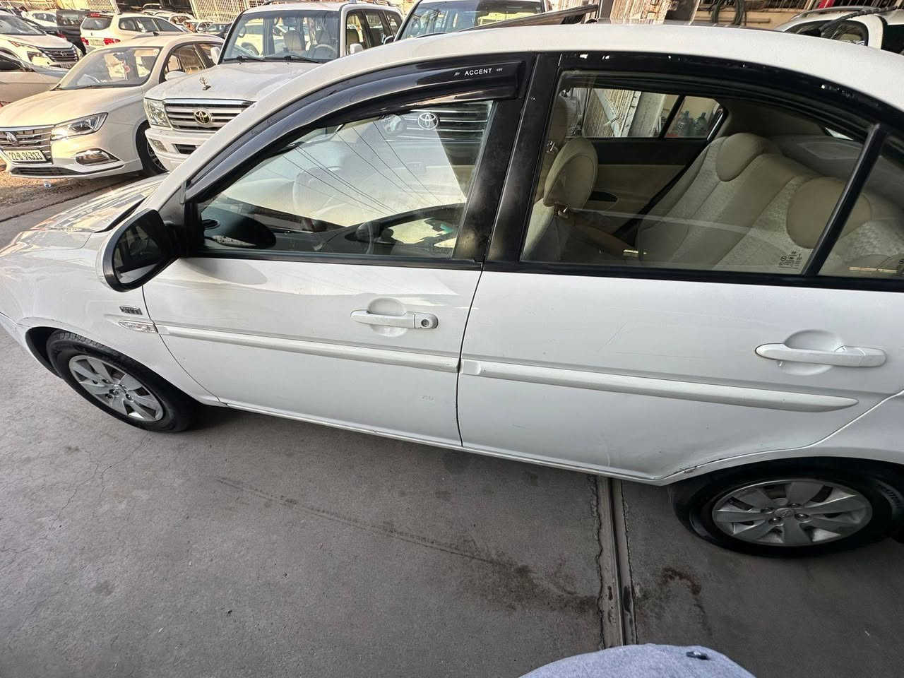 بسم الله الرحمن الرحيم 
هونداي اكسنت موديل ٢٠١٠ فول ( سلايت ) بدون صبغ رقم اربيل به مكانين بارد محرك حجم ١٦ 

مكان السيارة / اربيل
السعر ١٠٥ $ وبه مجال بسيط
للتواصل / *********** أربيل, العراق
